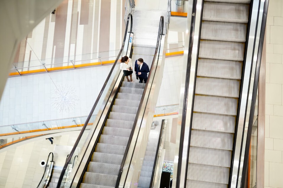 Die Rolltreppenreinigung ist ein Kernelement der BFS Gebäude Service Die Rolltreppenreinigung ist ein Kernelement der BFS Gebäude Service